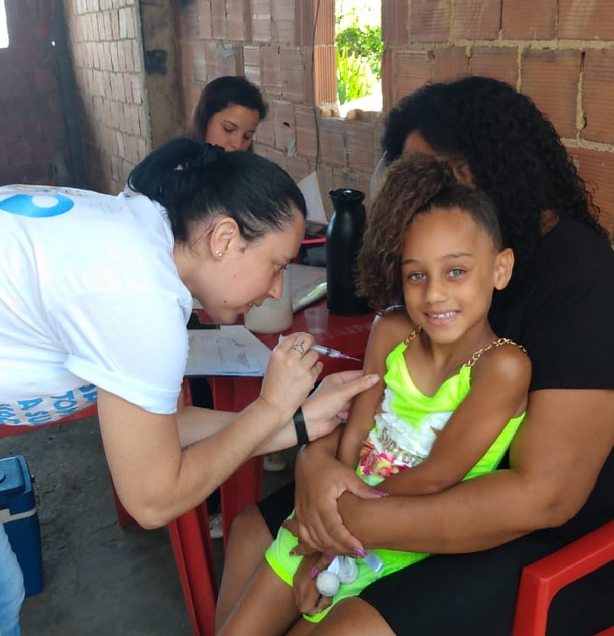 Mini campanha de vacinação contra a influenza atende bairros de ...