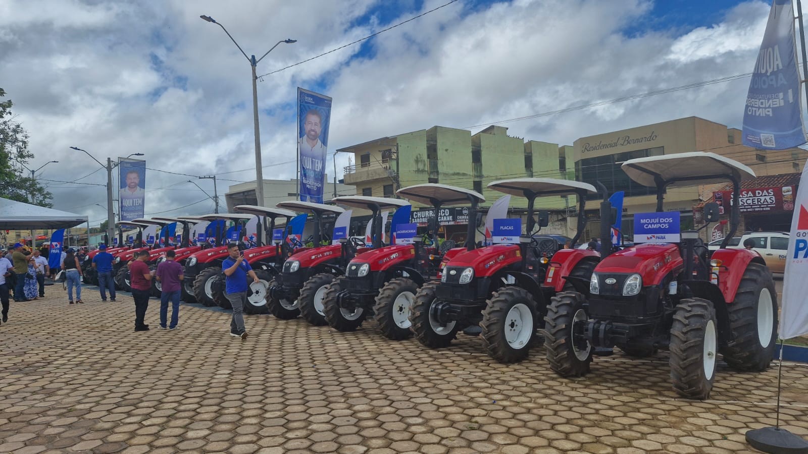 Em Santarém, governadora Hana Ghassan participa de entrega de tratores a municípios do oeste paraense