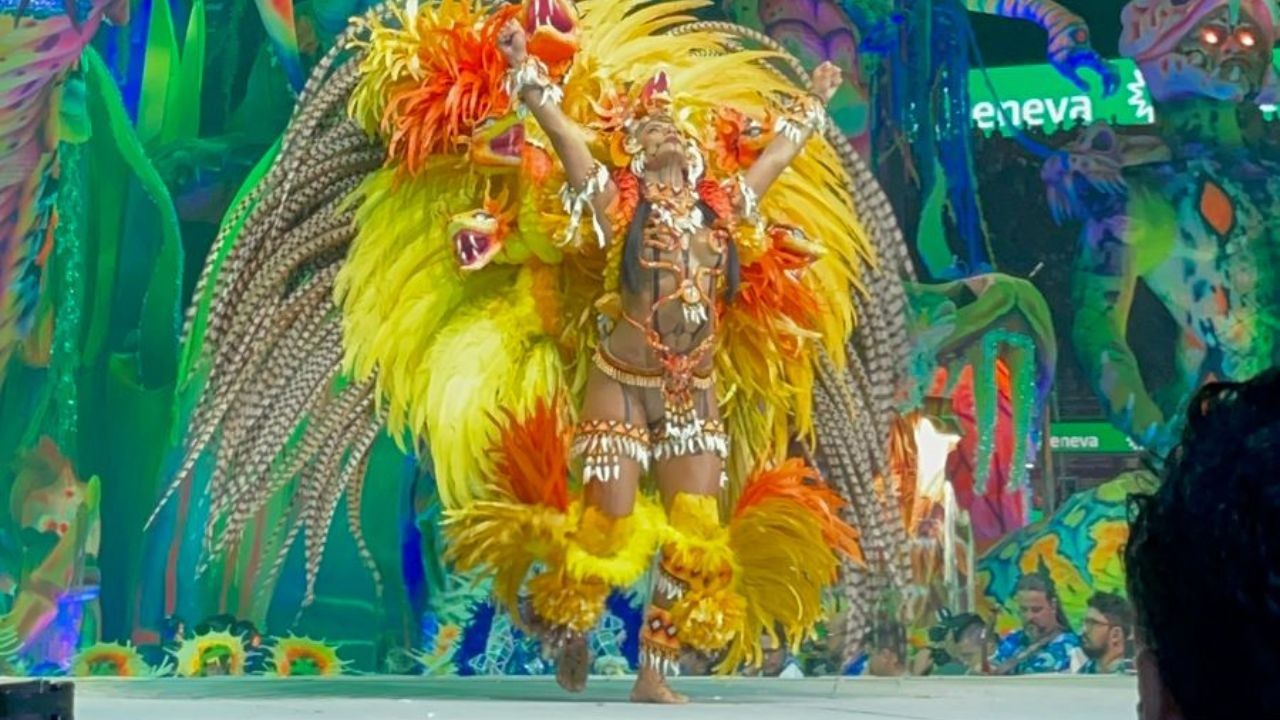 Marciele Albuquerque surge da 'Cobra Grande' na primeira noite do Festival de Parintins 2026