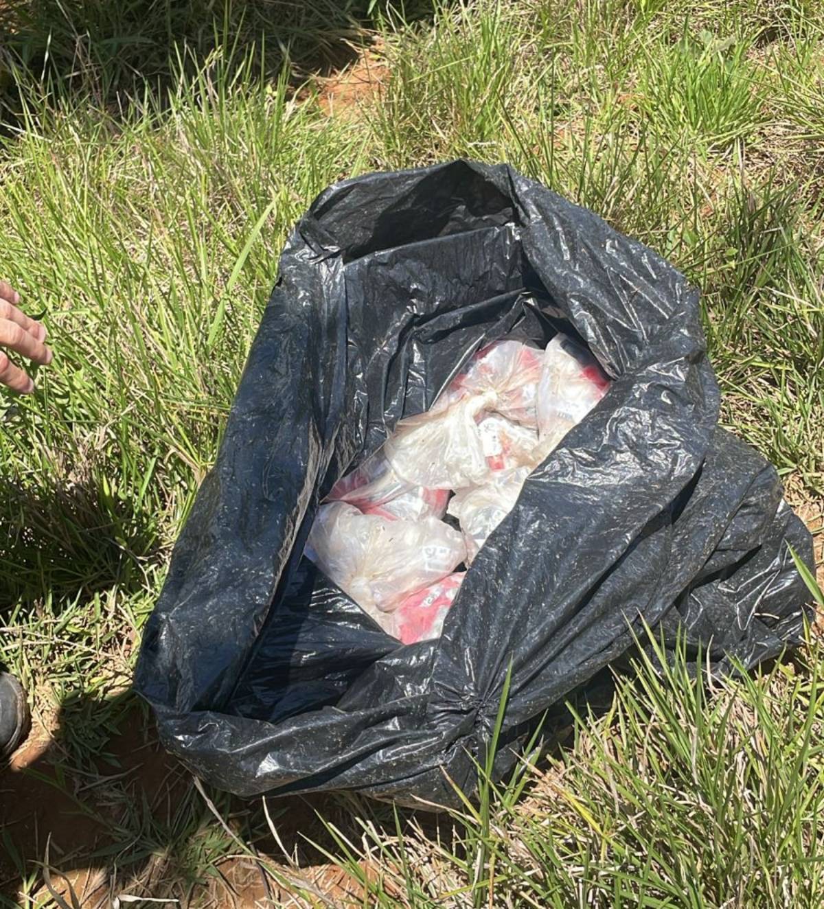 Homem é preso com quase 1 kg de cocaína em área de mata em Valença