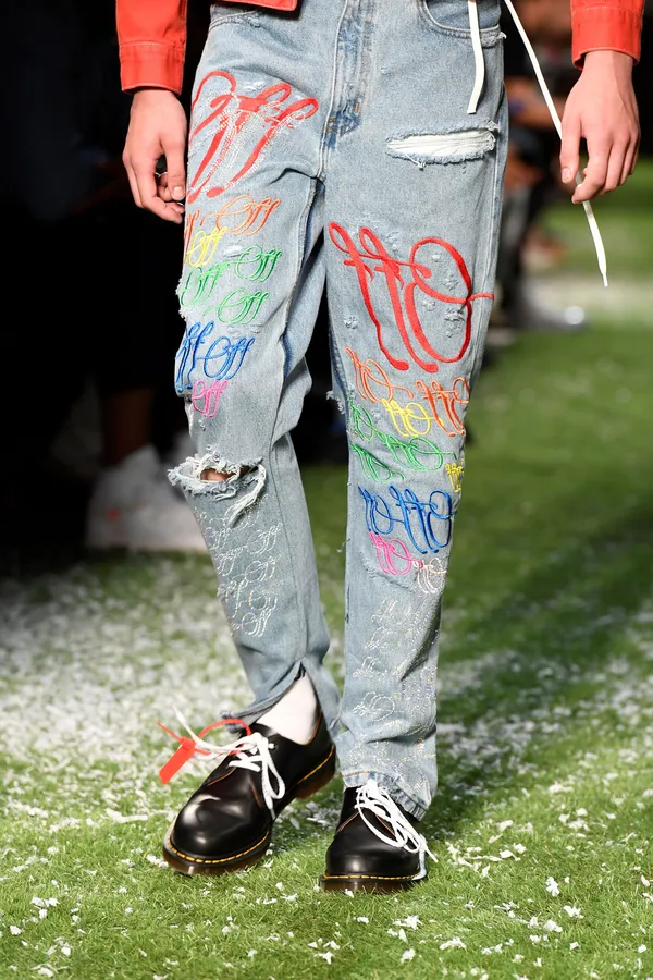 Virgil Abloh leva à Semana de Moda de Paris desfile da Off-White