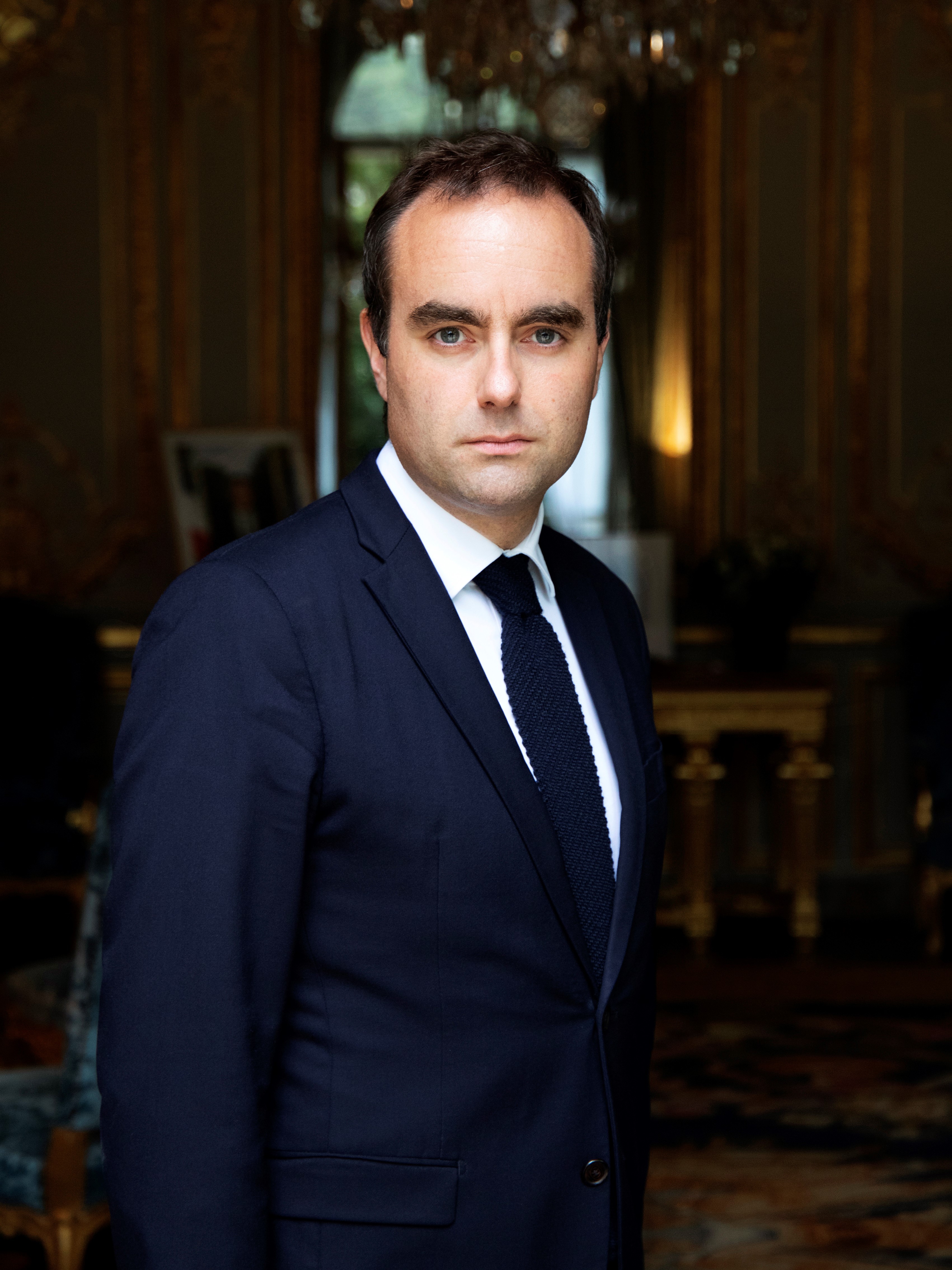 Sébastian Lecornu é nomeado novo primeiro-ministro da França por Macron