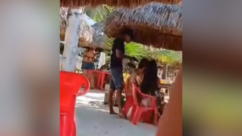 Homem se passa por ambulante e assalta clientes de bar em São Luís — Foto: Reprodução