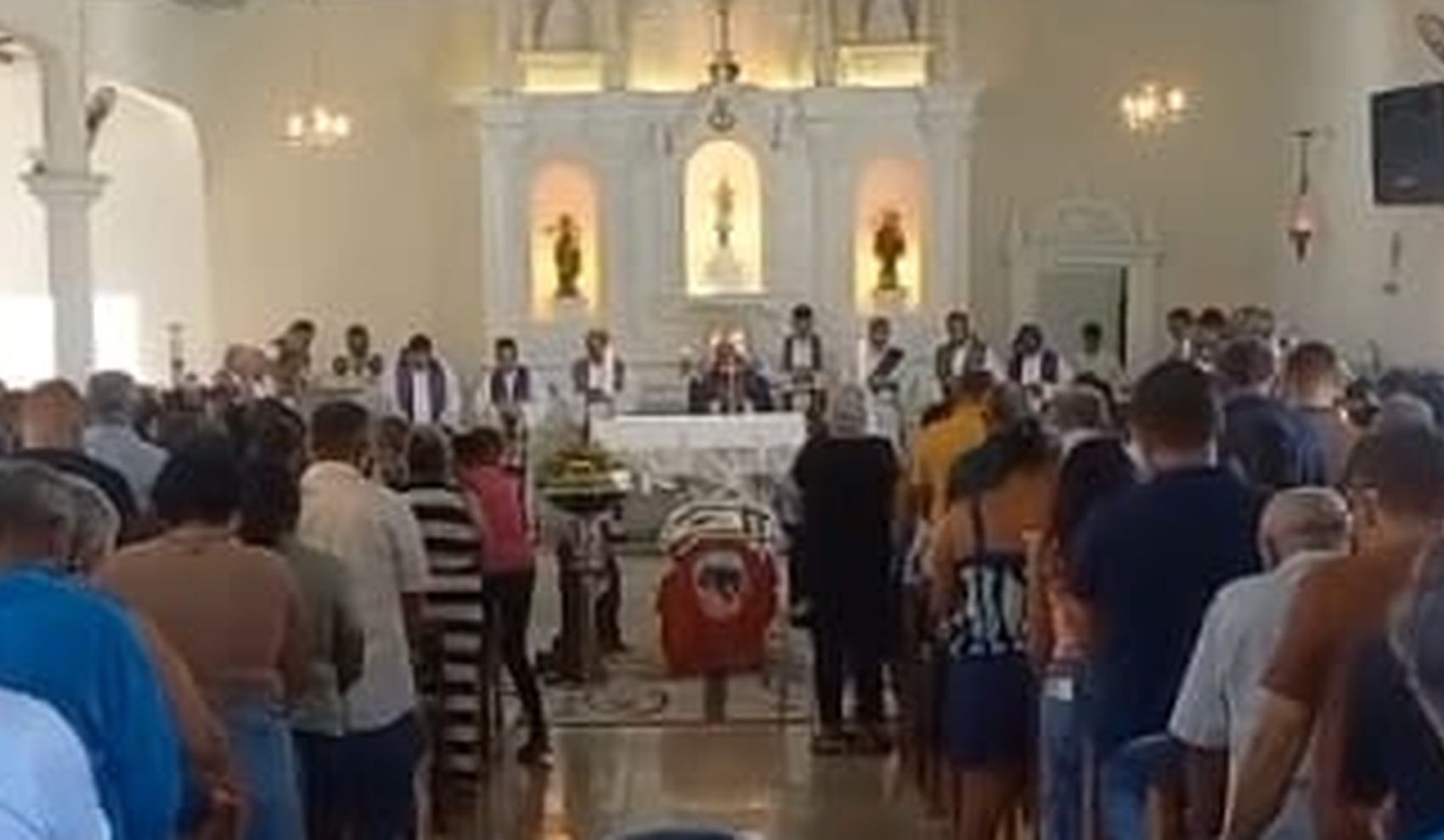 Amigos, familiares e comunidade católica se despedem de Frei Enoque em Poço Redondo