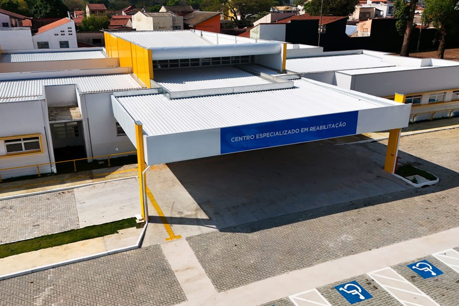 Prefeitura entrega novo Centro Especializado em Reabilitação