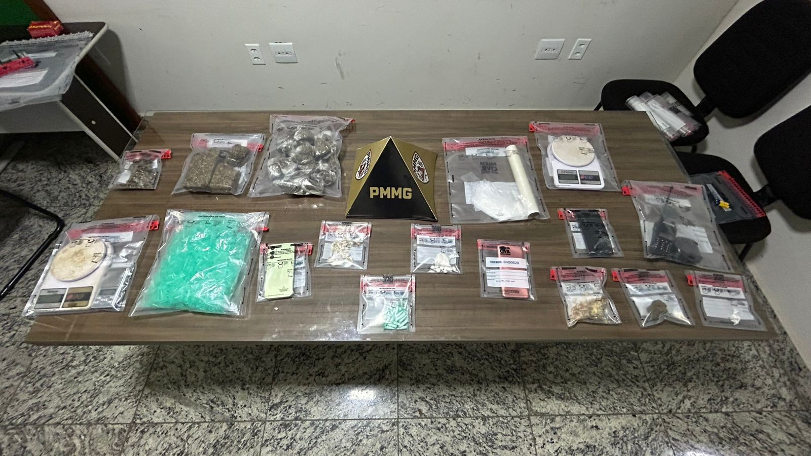 VÍDEO: Com apoio de helicóptero, policiais combatem tráfico de drogas em Conselheiro Pena