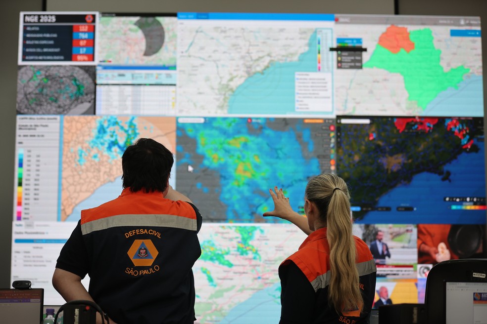 CGE da Defesa Civil mantém operação ininterrupta com atuação integrada entre os órgãos estaduais, monitoramento das condições climáticas e emissão de alertas à população — Foto: Governo de SP