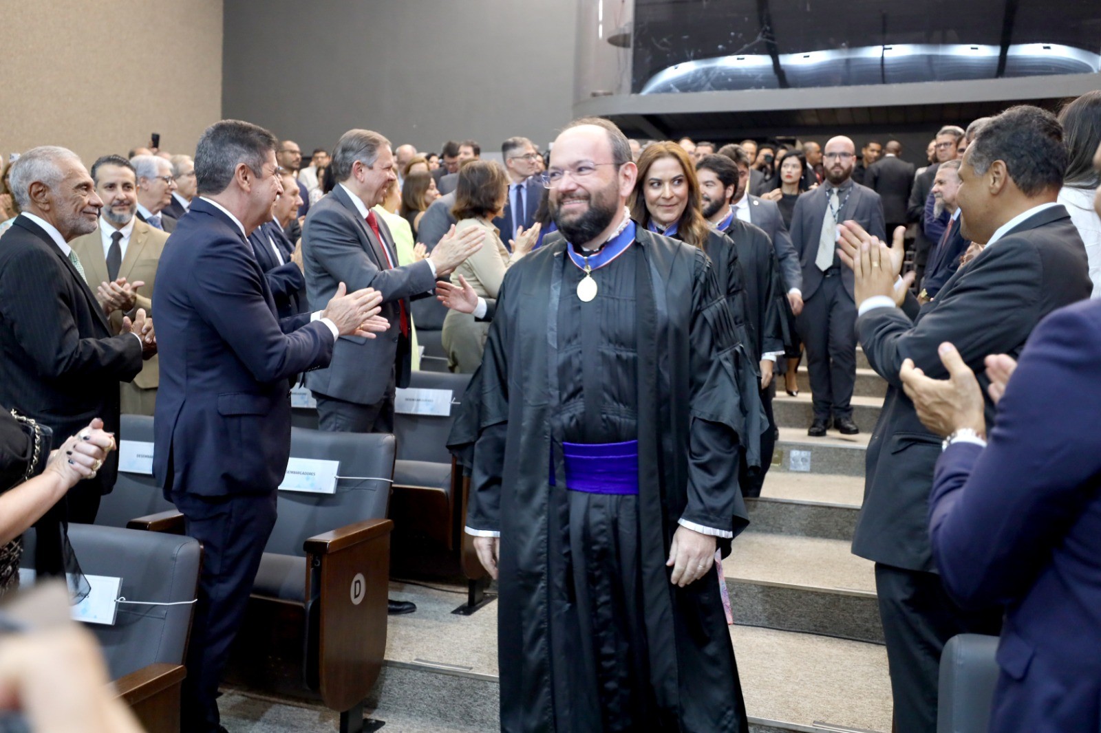 Novo presidente do TRE-BA toma possa e promete combater fake news e mau uso de IA nas eleições 2026