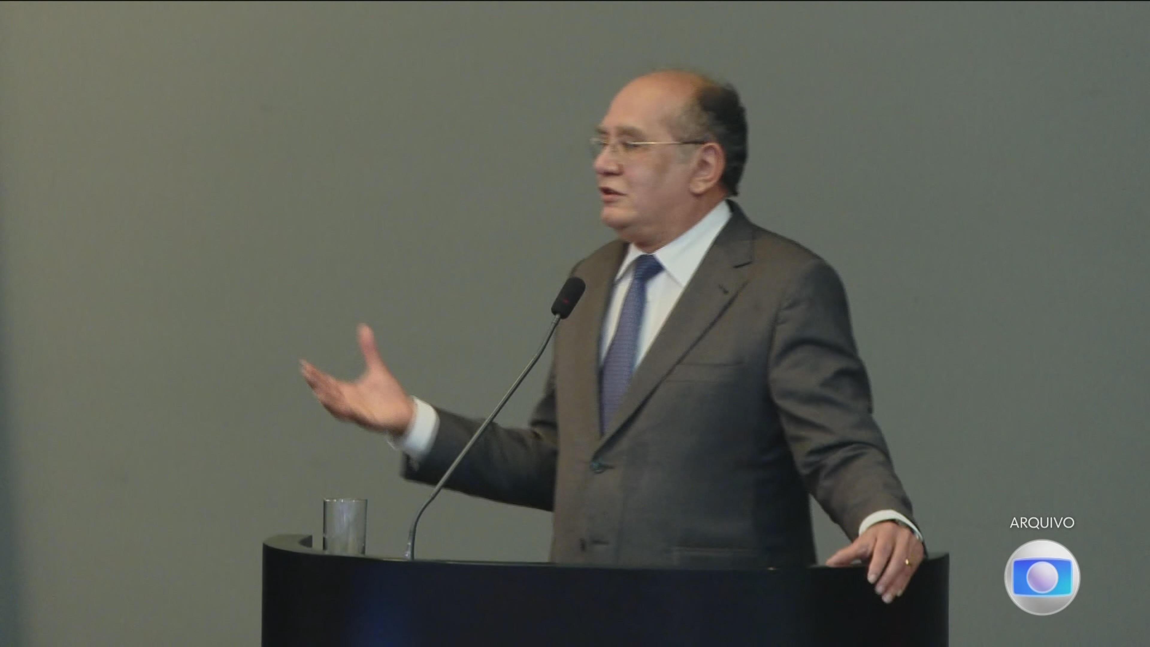 Gilmar Mendes determina que somente a PGR pode pedir impeachment de ministros do STF; Senado reage