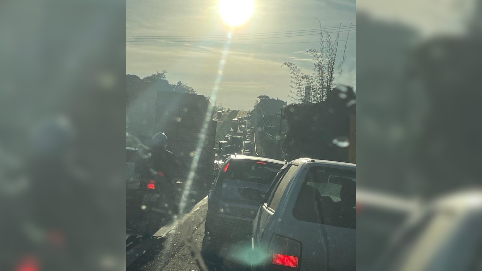 Engavetamento entre sete veículos deixa feridos em rodovia de Tatuí