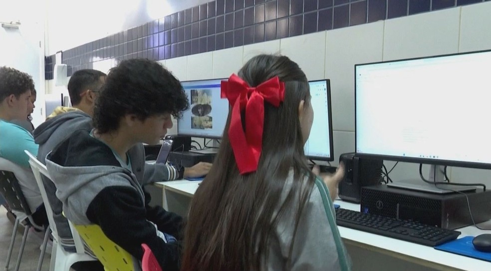 Na Bahia, estudantes usam inteligência artificial para contar histórias. — Foto: TV Bahia