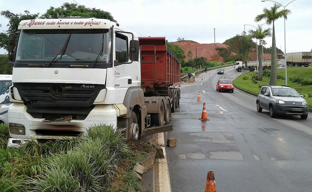 Ciclista Morre Após Ser Atropelado Por Carreta Na Br 040 Em Barbacena Zona Da Mata G1