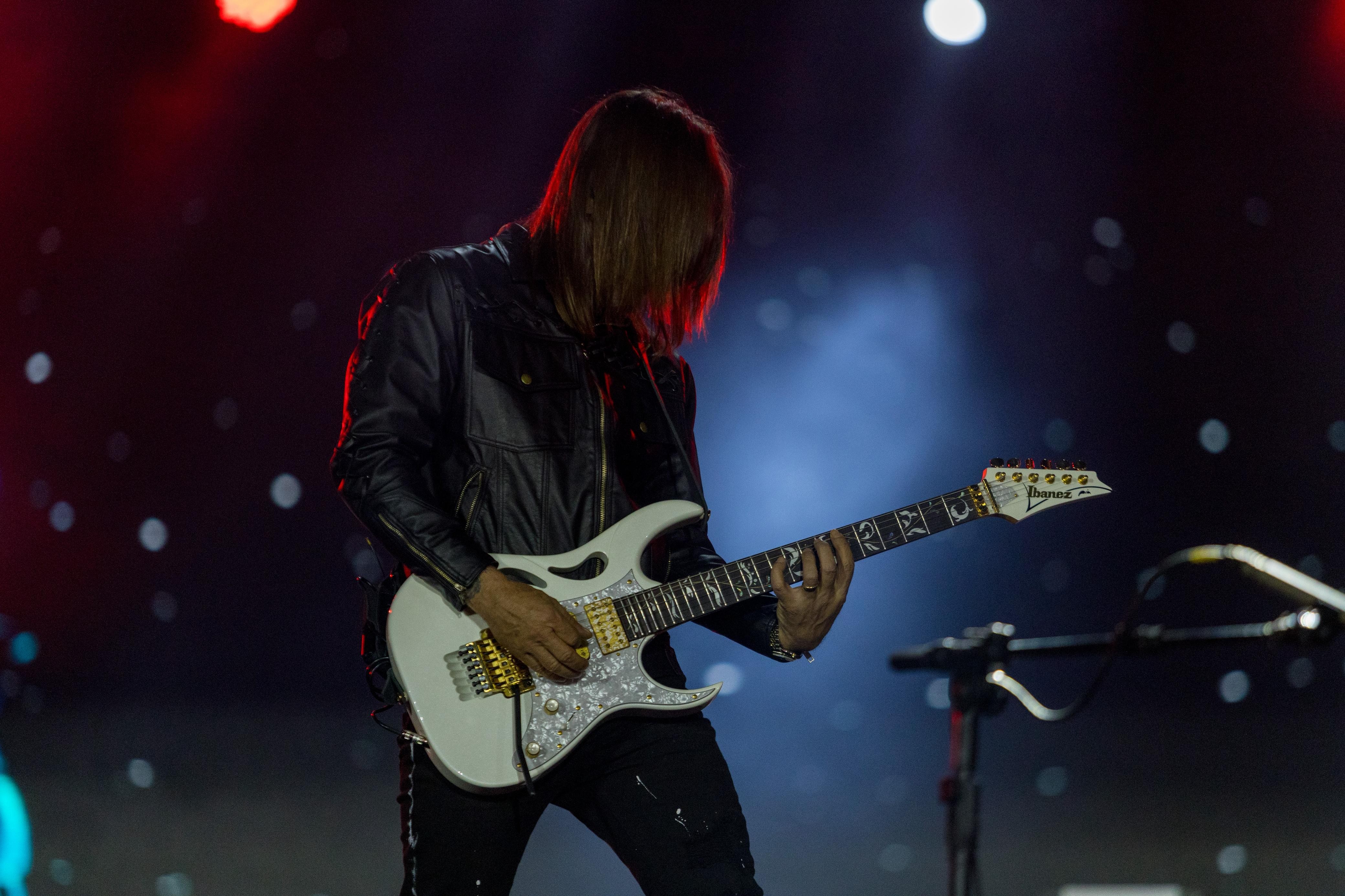 Edson e Hudson misturam sertanejo e rock n roll em show ‘pesado’ | G1