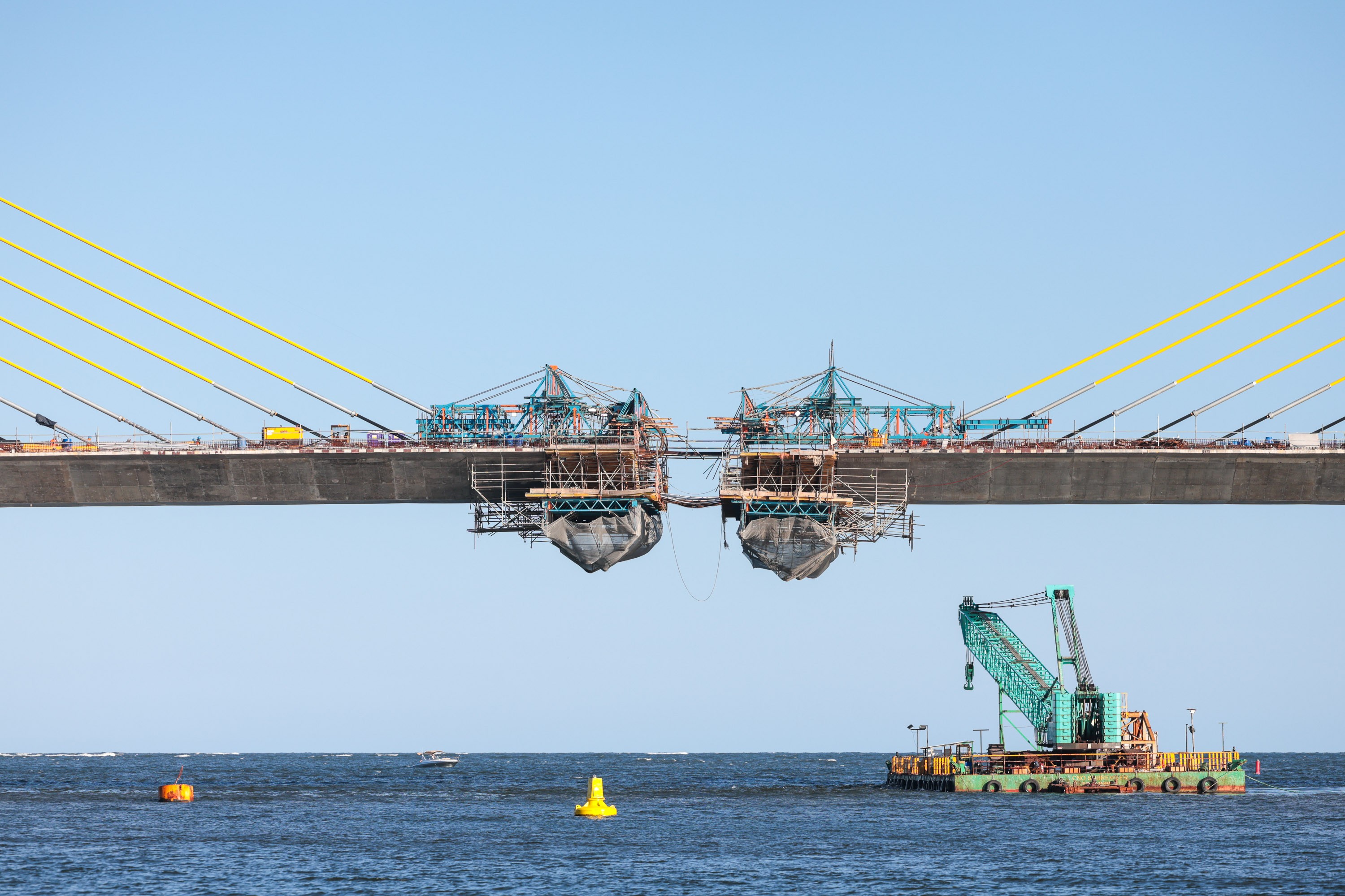 Ponte que vai ligar Guaratuba e Matinhos chega à fase final com construção da parte estaiada; veja imagens