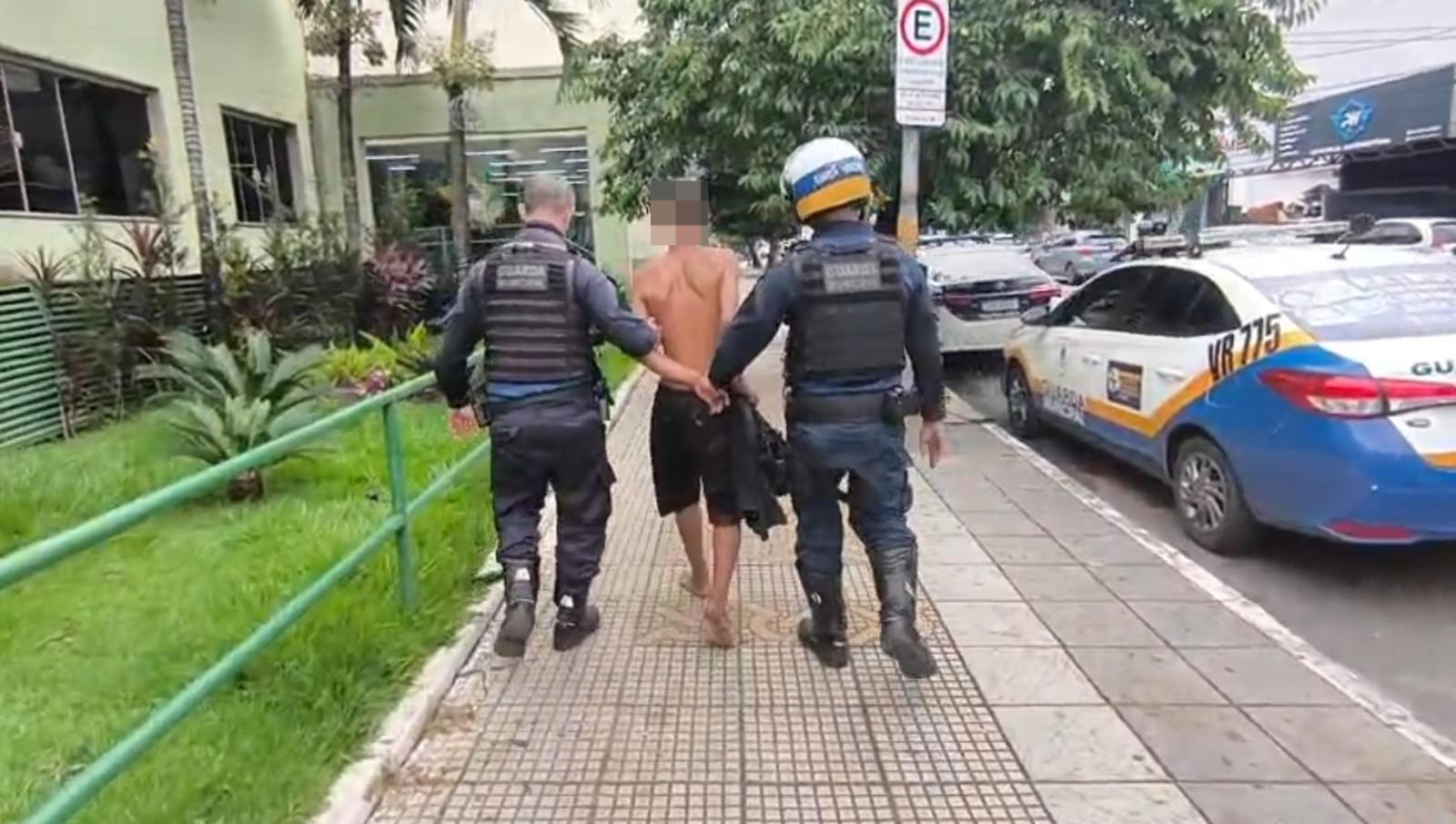 Homem é preso após furtar mercado e invadir casa em Volta Redonda 