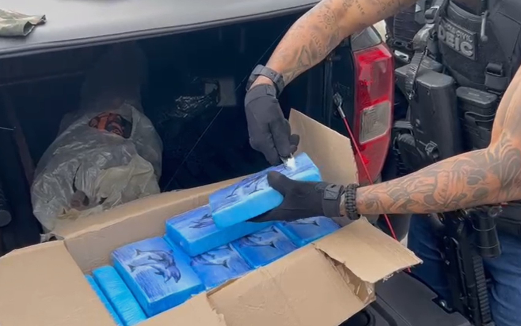 Casa usada como ‘bunker’ de facção criminosa ligada ao tráfico de drogas é encontrada no interior da Bahia