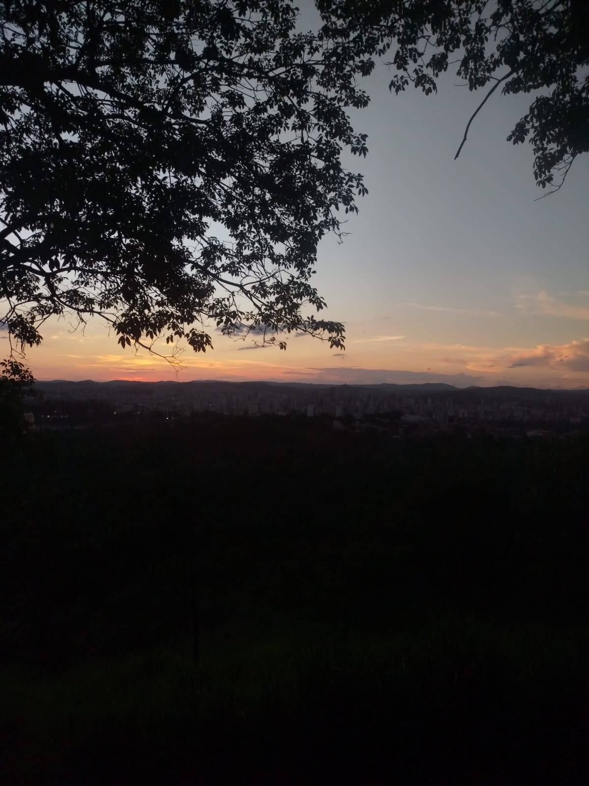Temperatura amena e céu nublado marcam a última semana de maio em Divinópolis e região