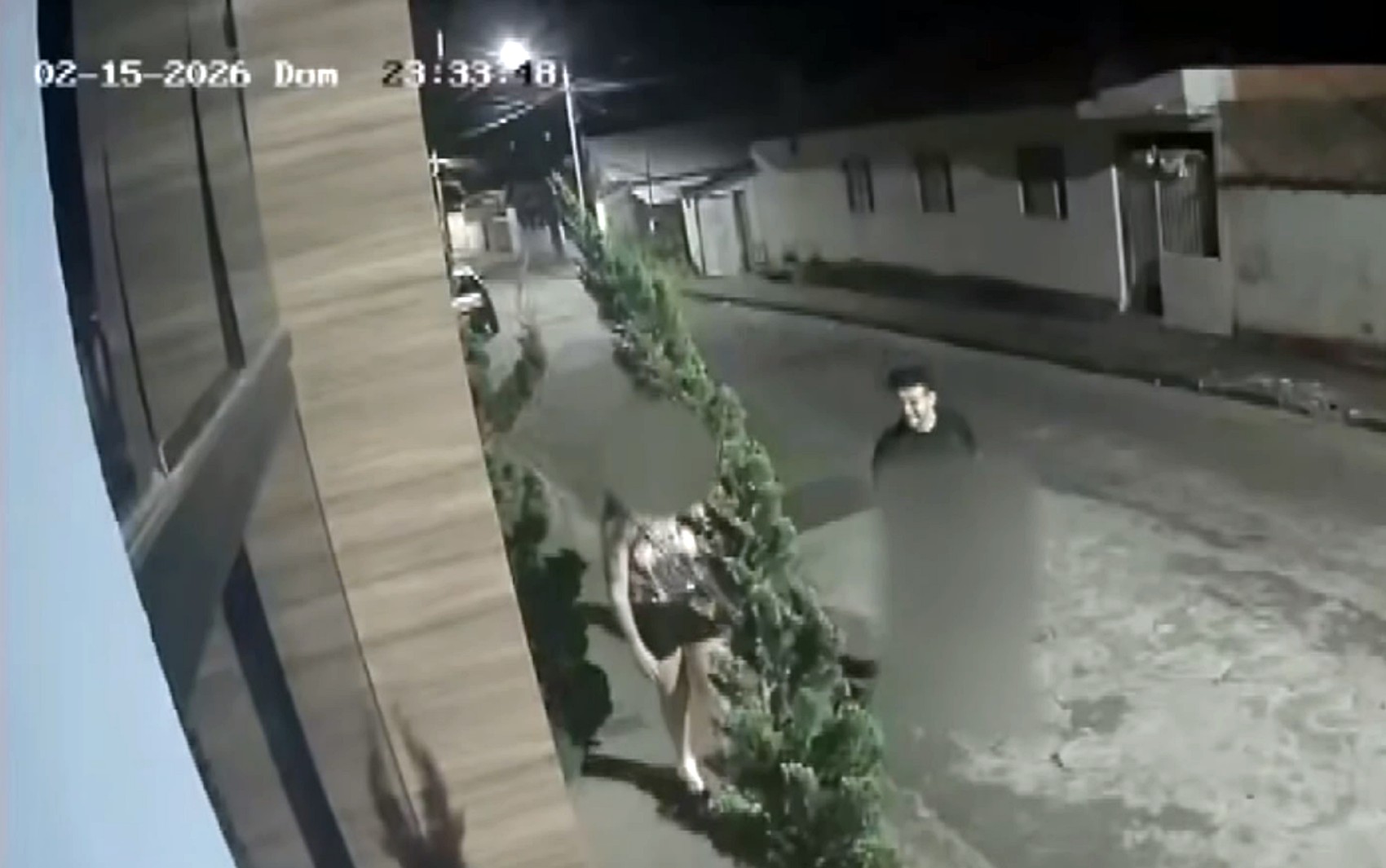 VÍDEO: Câmera flagra importunação sexual enquanto mulher voltava de festa de carnaval em MG