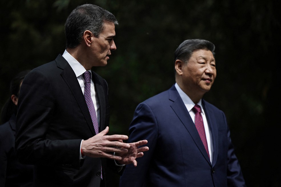 Presidente da China e primeiro-ministro espanhol — Foto: Reuters