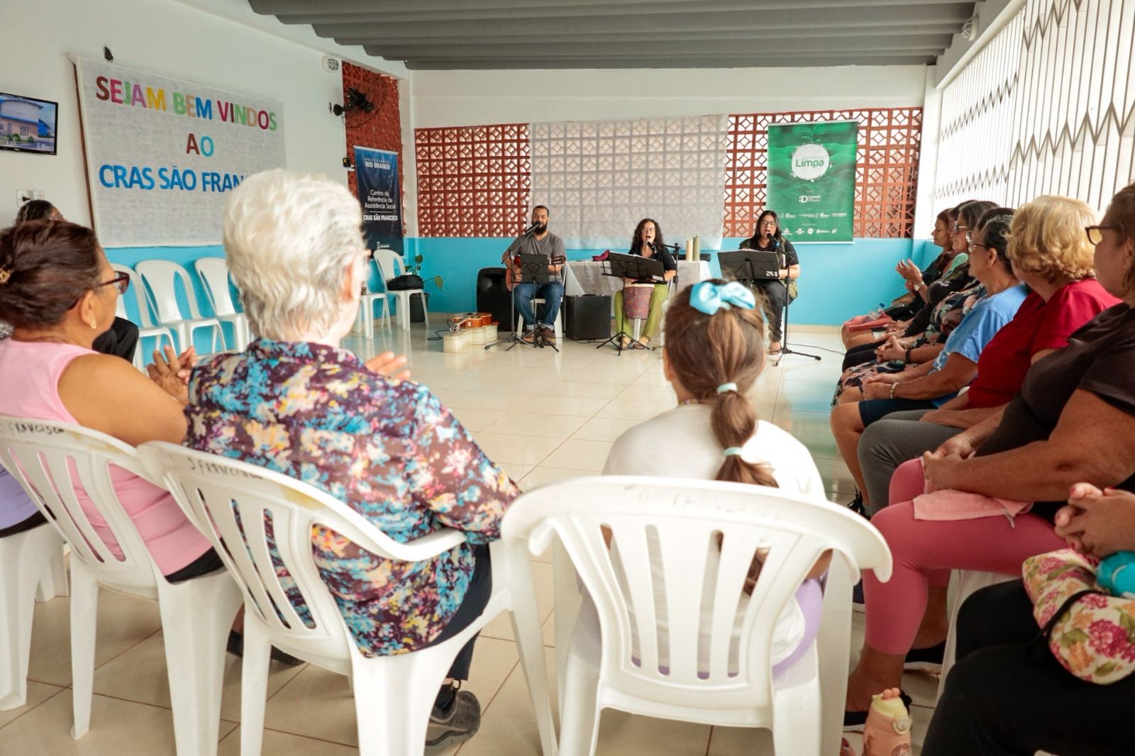 Projeto orienta moradores sobre descarte correto de resíduos em bairro de Rio Branco