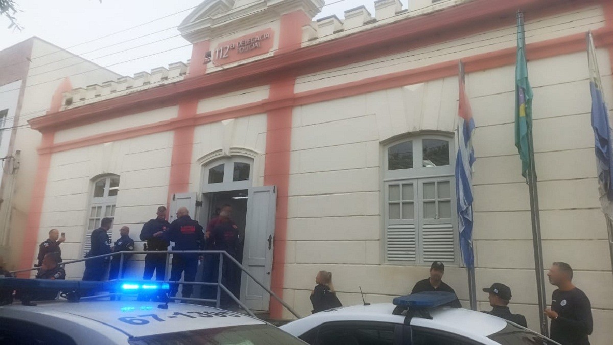 Operação ‘Cash Flow’ prende 21 suspeitos e apreende três menores em ação contra o tráfico em Carmo, no RJ