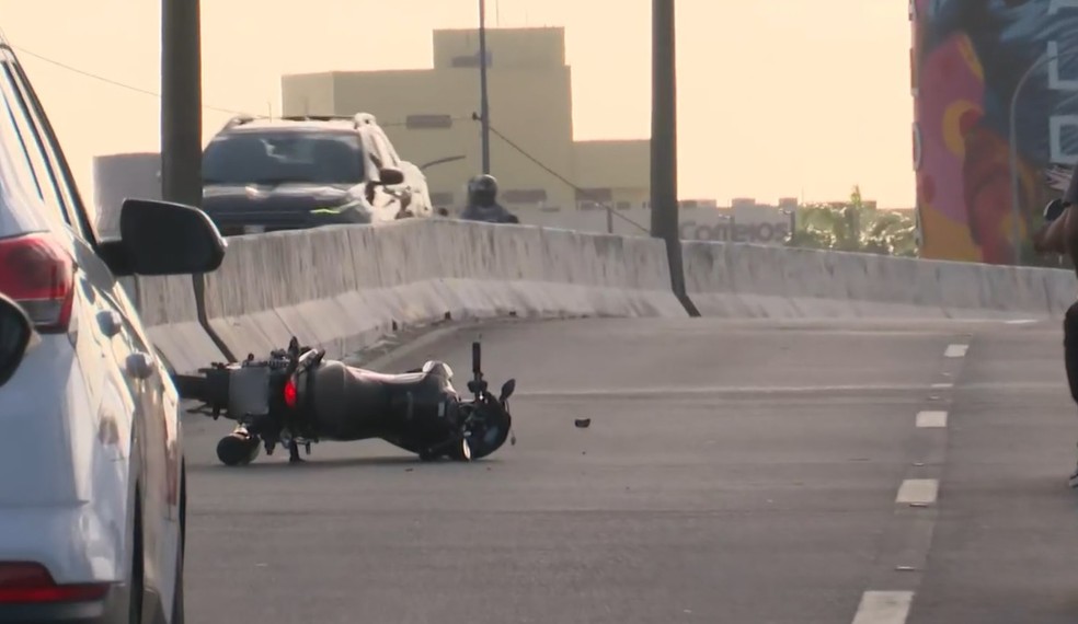Acidente deixou uma mulher morta em João Pessoa — Foto: TV Cabo Branco/Reprodução