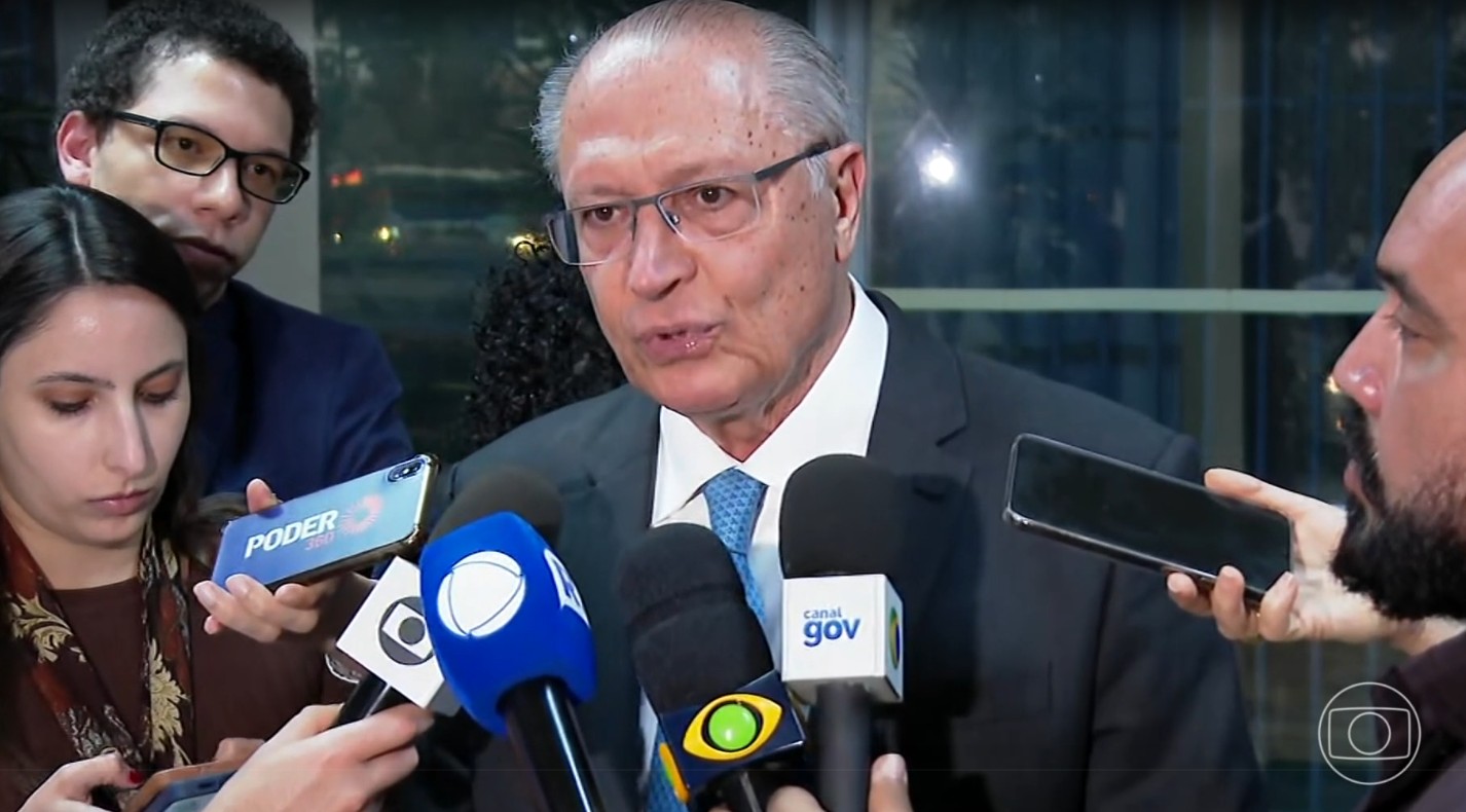 Lula discute tarifaço americano com primeiro-ministro da Índia 
