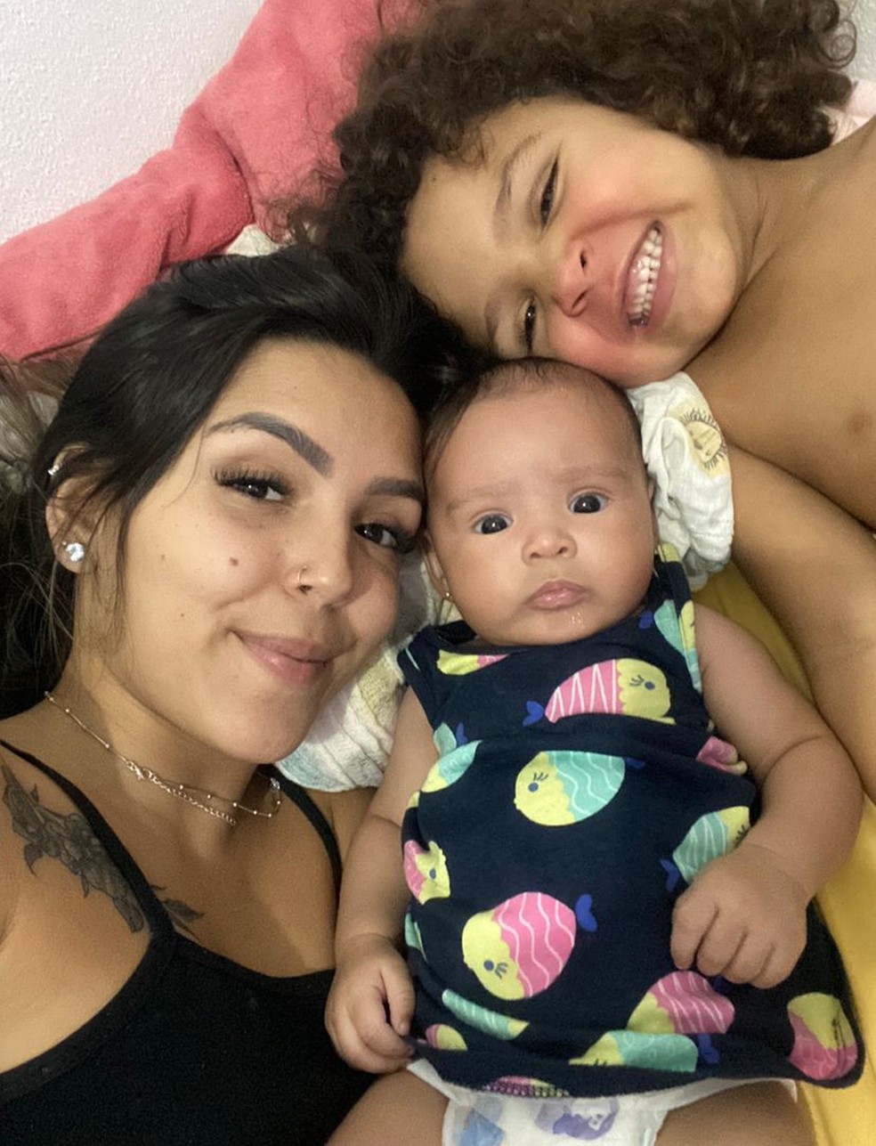 Yasmin da Silva Cândido e os filhos — Foto: Yasmin da Silva Cândido/Arquivo Pessoal