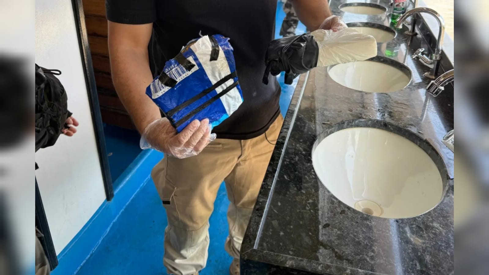 Com auxílio de cadela farejadora, polícia apreende drogas em ferryboat no oeste do Pará