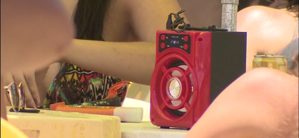 Lei que proíbe caixas de som nas praias de Florianópolis passa a valer e prevê multa de R$ 500; entenda