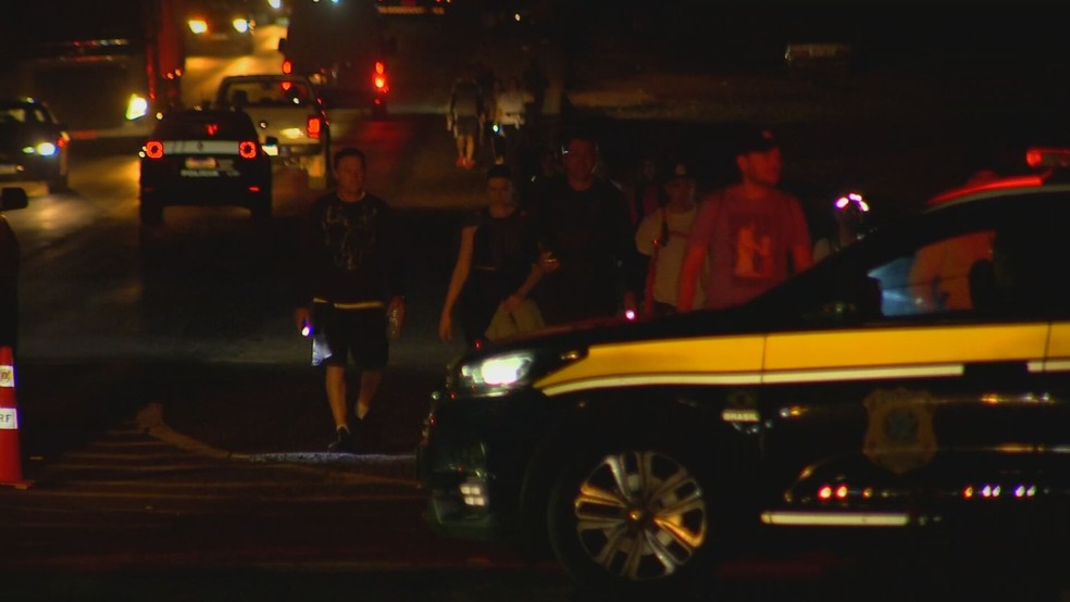Caminhada entre Rio Preto (SP) e o Santuário de Bom Jesus dos Castores, em Onda Verde, é feita à noite — Foto: Reprodução/TV TEM