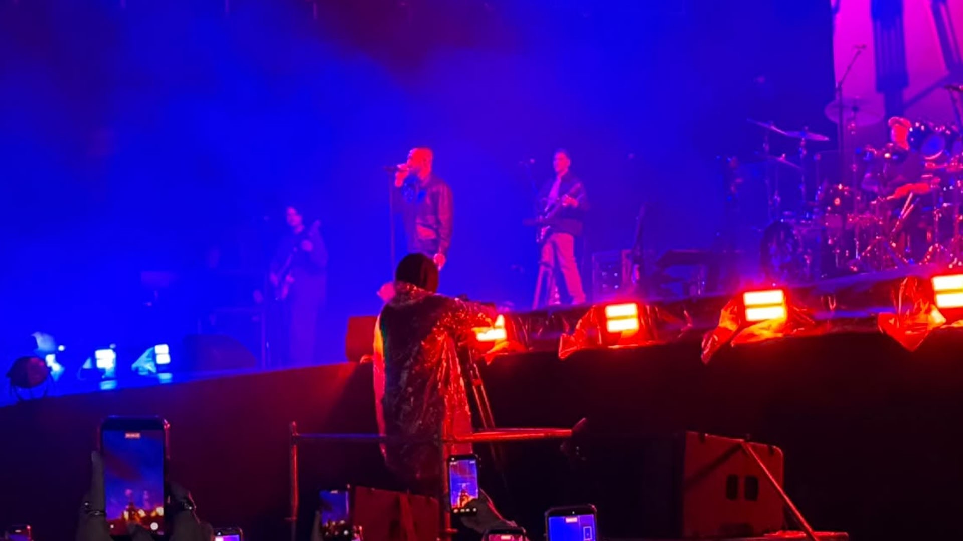 A banda Maroon 5 durante apresentação em São José do Rio Preto (SP), na noite deste domingo (6), na abertura da turnê brasileira de 