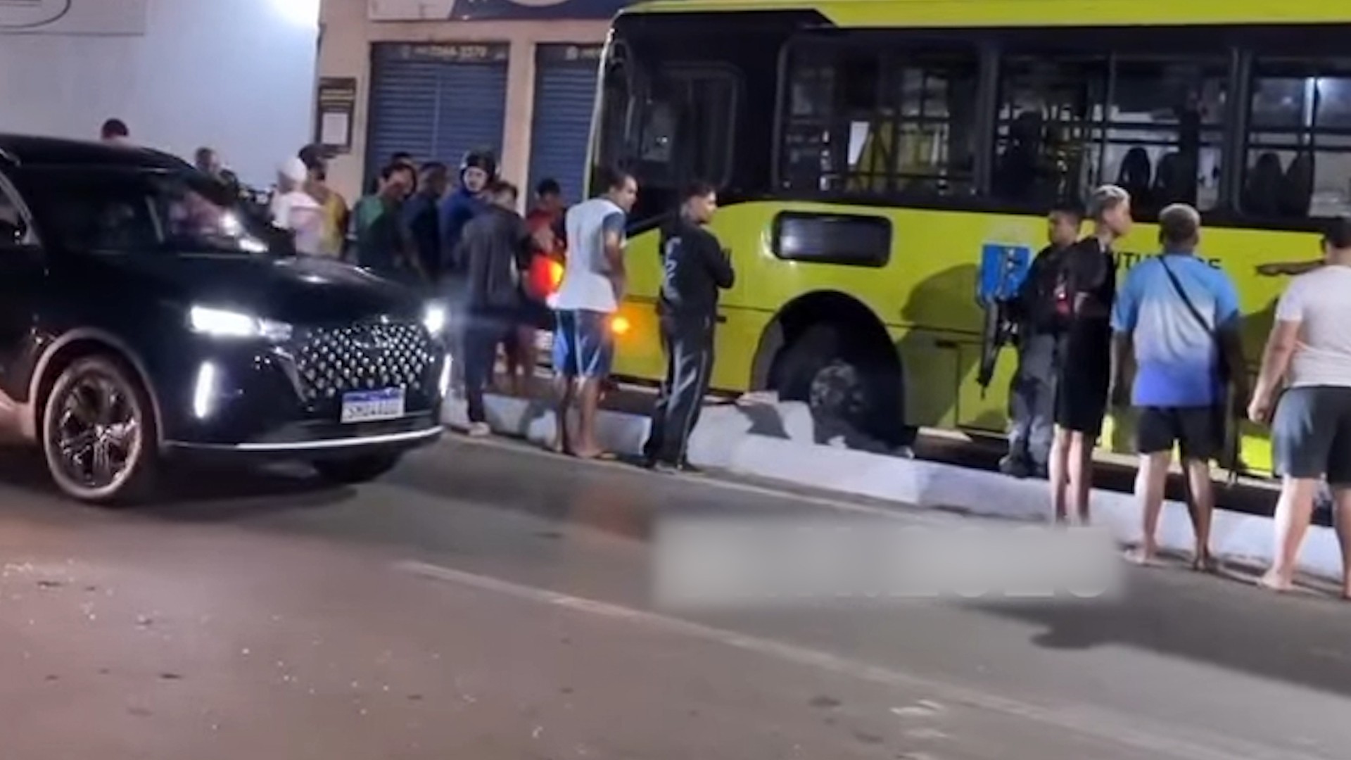 Motociclista morre após perder controle de moto, cair na contramão e ser atropelado por ônibus em São Luís