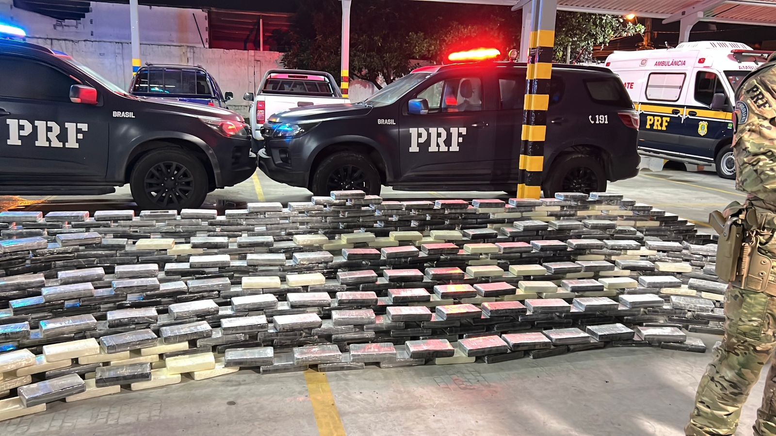 Mais de uma tonelada de cocaína é apreendida em rodovia na Paraíba, segunda maior apreensão da droga pela PRF no país, diz corporação