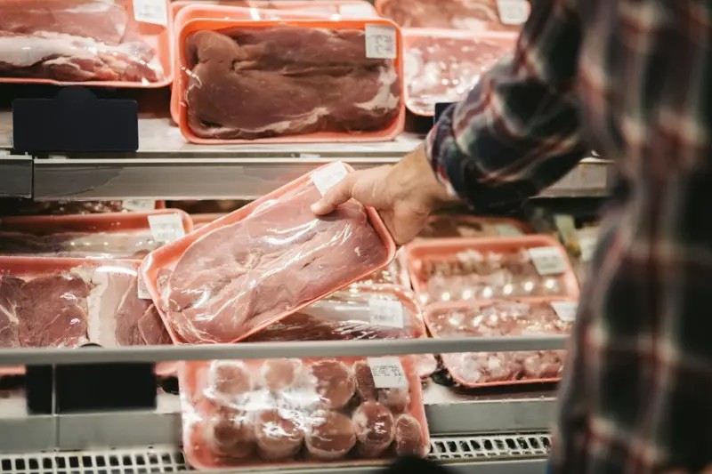 Tarifaço de Trump: produtores nacionais estudam novas rotas para carne brasileira