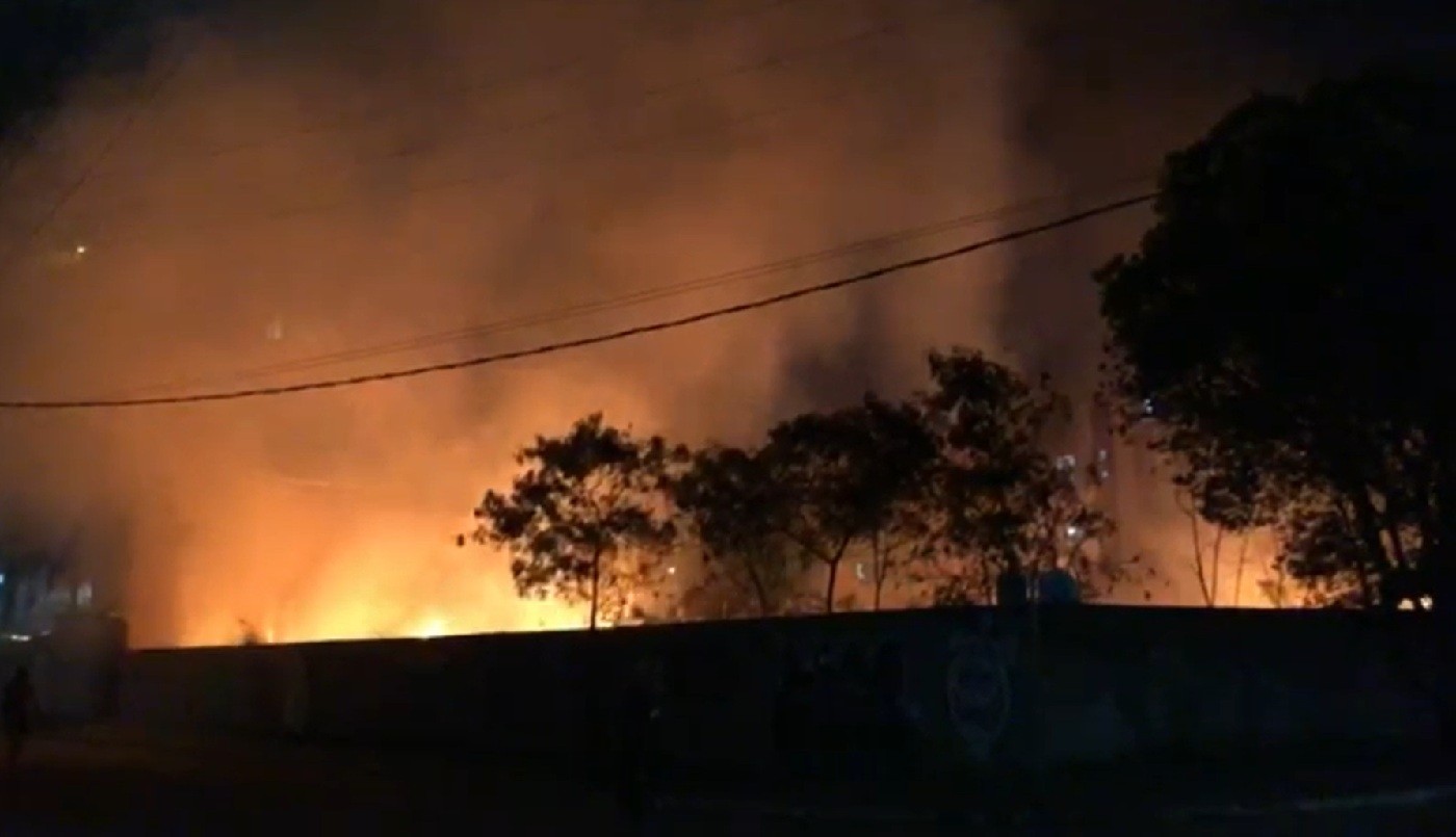 Incêndio em vegetação assusta moradores do bairro Braga, em Cabo Frio