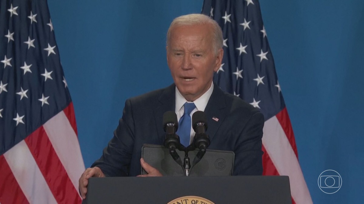 The newspaper says that Biden is upset by pressure from Obama and other Democrats to withdraw from the race.