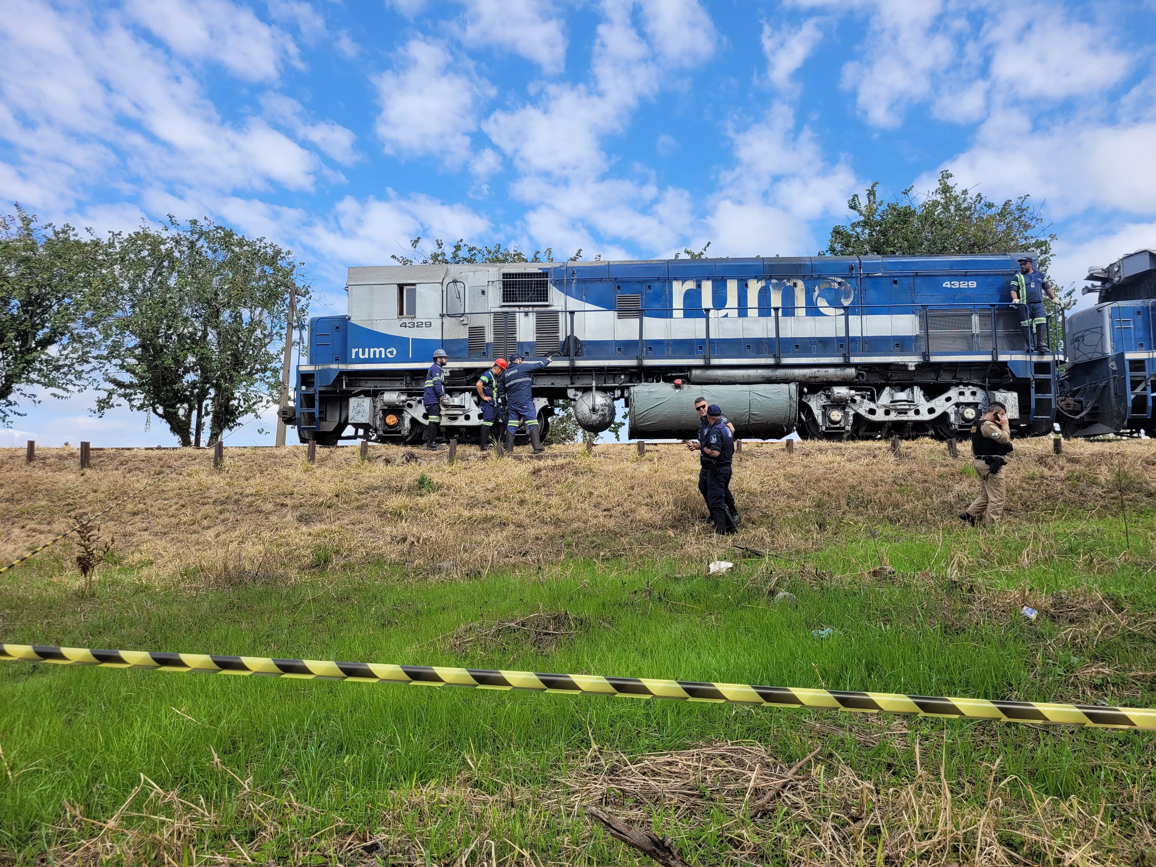 Homem morre e outro fica ferido em acidente com trem em Curitiba