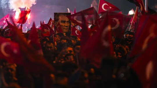 Em pior derrota eleitoral, partido de Erdogan perde Istambul e não consegue retomar Ancara, na Turquia