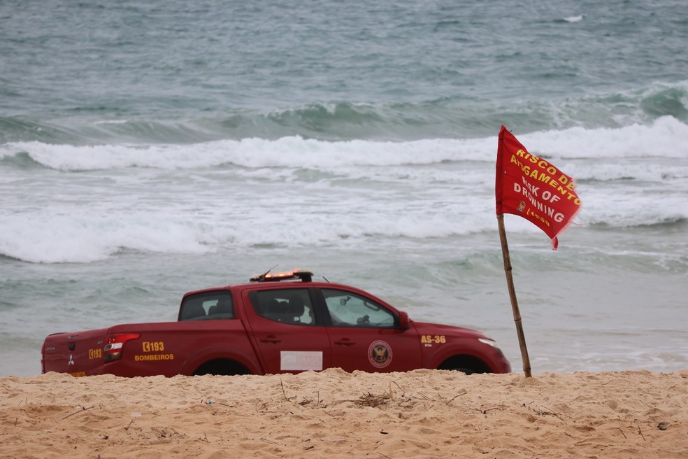 Viatura do Corpo de Bombeiros do RN em praia — Foto: CBMRN/Divulgação