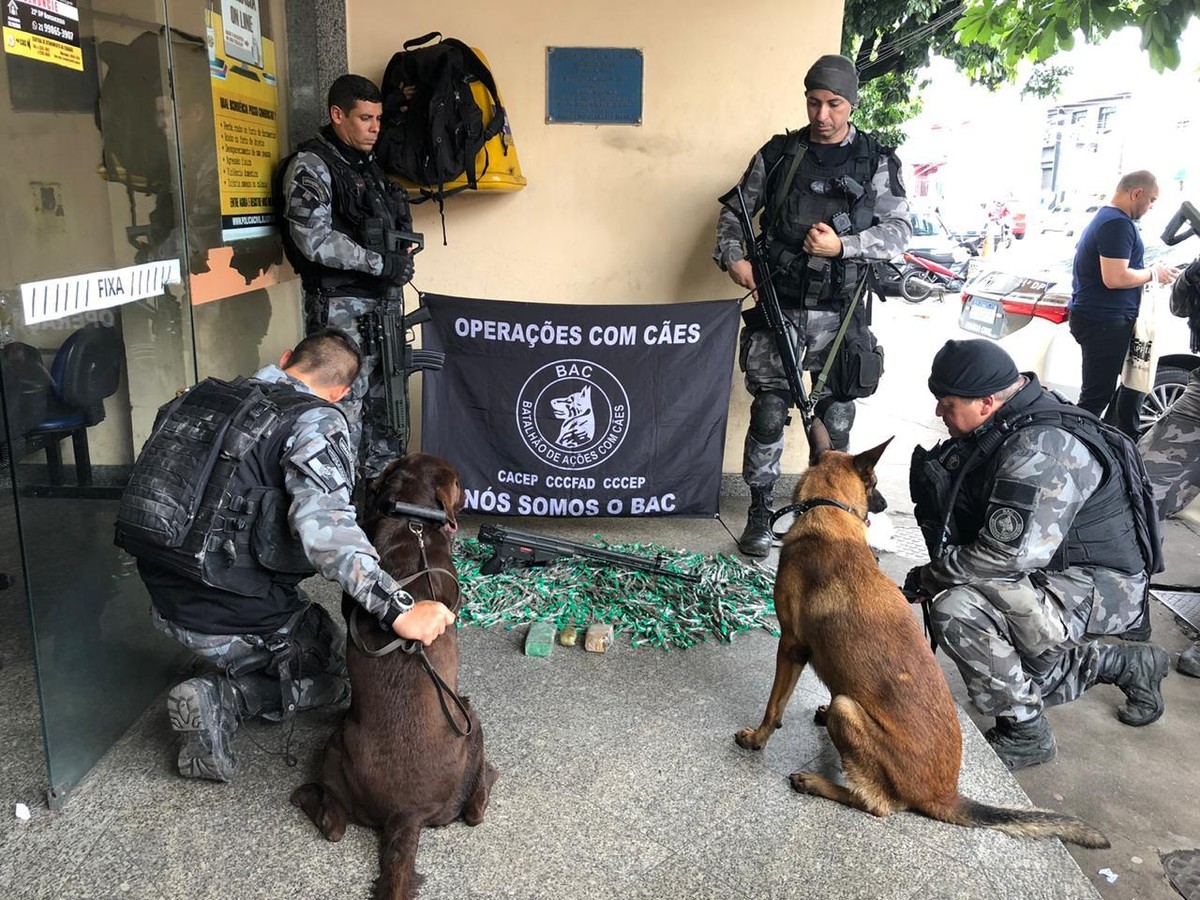 Polícia Apreende Quase 1 Tonelada De Drogas No Complexo De Favelas Da Maré Rio Rio De Janeiro