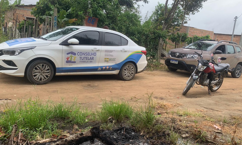 Mulher foi detida após acorrentar filho em cama na Bahia — Foto: Conselho Tutelar de Itabela