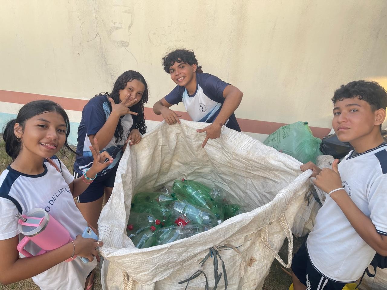 Eco Desenho, reciclagem e arborização: alunos participam de gincana ambiental na escola Belo de Carvalho em Santarém