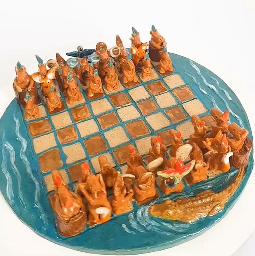 Da rainha aos peões: capivaras viram peças de xadrez e jogo