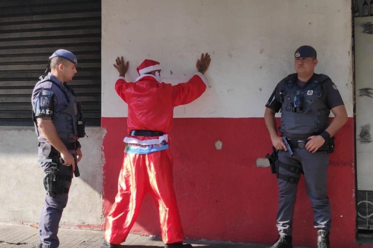 Papai Noel Do Crime é Capturado Com Faca E Dinheiro Dentro Da Mochila No Litoral De Sp 