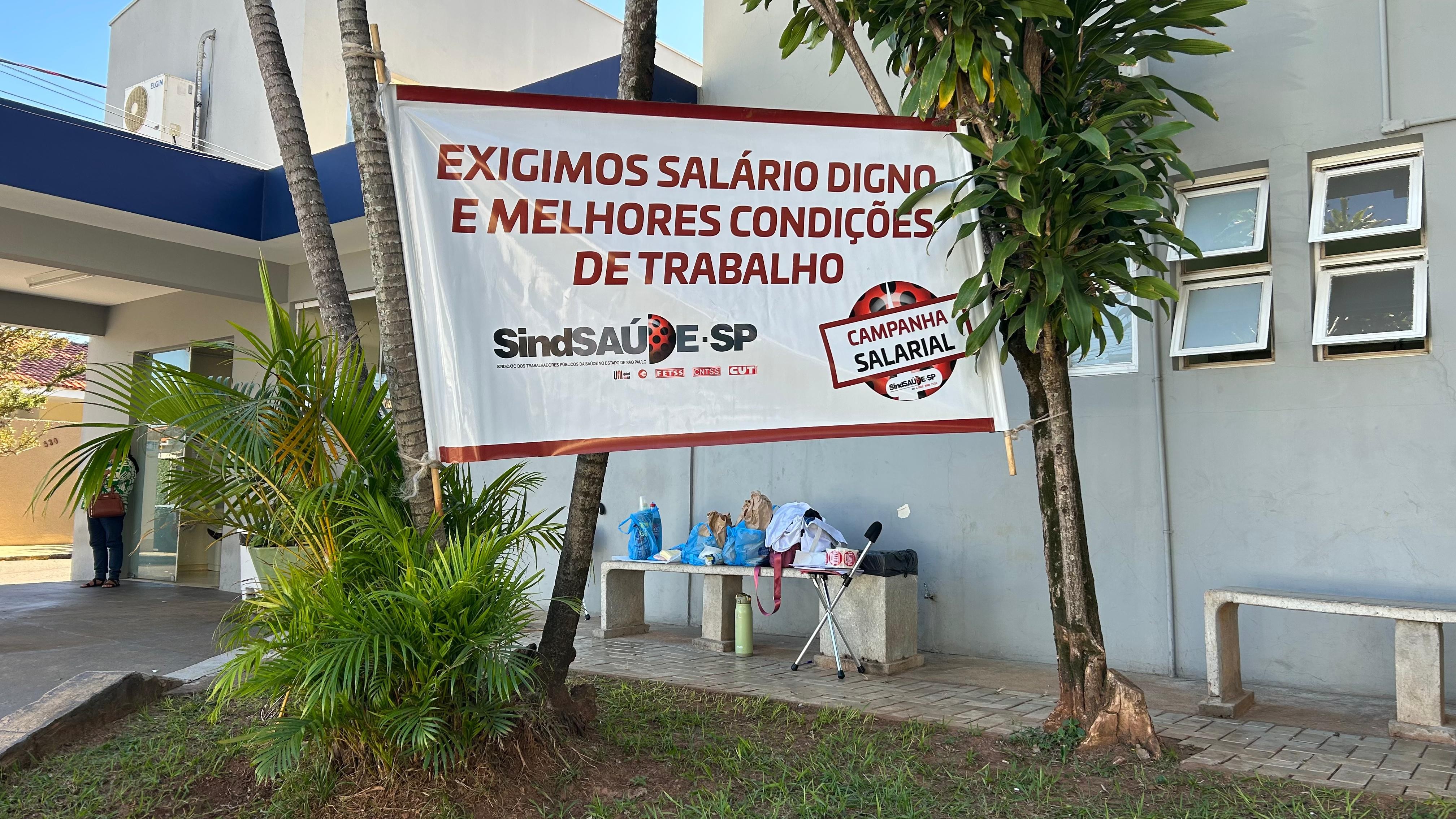 Funcionários da saúde estadual fazem protesto por melhorias salariais e trabalhistas em Presidente Prudente