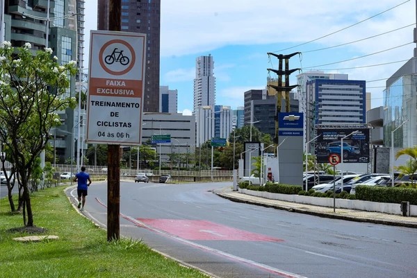 Veja como vai funcionar área de proteção ao ciclista de competição na Avenida Magalhães Neto