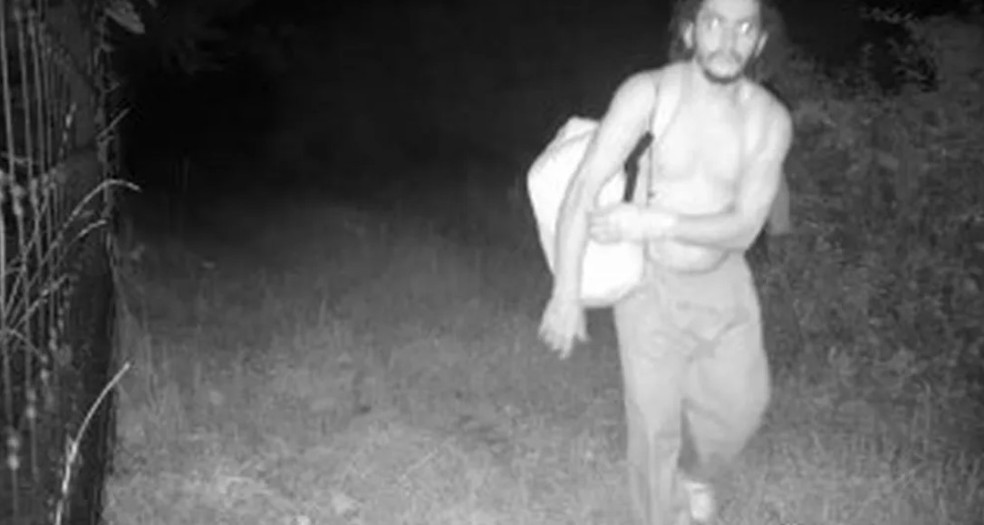 Danilo Cavalcante é visto caminhando diante de câmera em Longwood Gardens, na Pensilvânia, em 4 de setembro de 2023. — Foto: Polícia de Chester County
