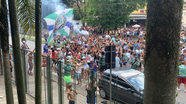 Tribuna Livre: Celebrando 52 anos em Santos