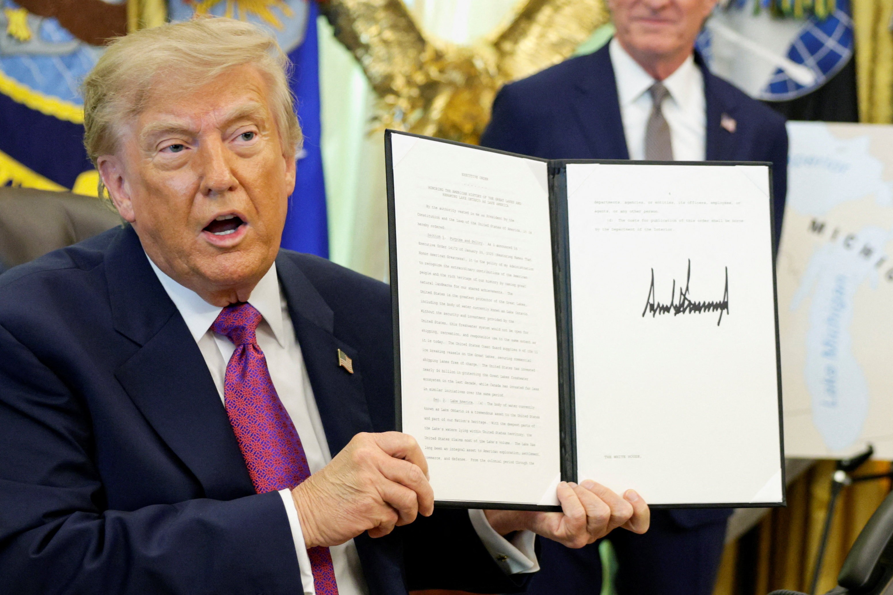Trump assina ordem executiva para dar nomear o lago Ontário de 'lago América' em meio a disputa com Canadá